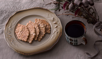 秋深し。紅葉の季節に似合うテーブルセットでスイーツタイム