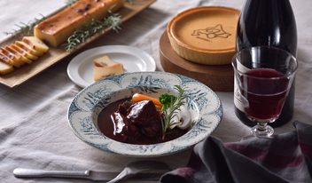 飲み残しのワインでもOK！簡単＆豪華な牛肉の赤ワイン煮込み