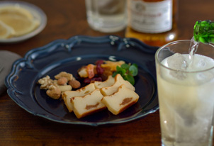 今夜は「レーヴ・ドゥ・フロマージュ」とハイボールで気軽に一杯