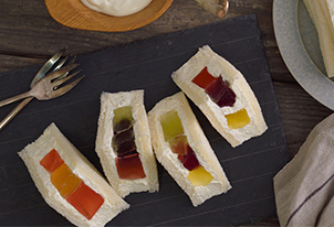 ファンシーデザートで作る、カラフルなデザートサンドウィッチ