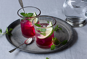 夏バテ防止に！ルビー色の「赤しそジュース」レシピ