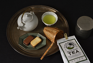 「ヴァン・デュ・ショコラ」と日本茶でお月見ティータイム