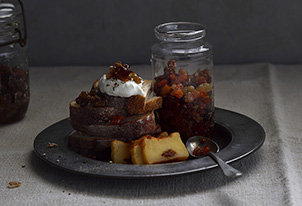 寒い日に作りたい、ドライフルーツの洋酒漬け