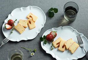 「レーヴ・ドゥ・フロマージュ（ブリー ド モー A.O.C.）」に旬のイチゴを添えて