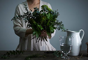 涼を呼ぶ、香りもさわやかなグリーンブーケ