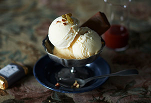 純喫茶風に楽しむ「レーヴ・ドゥ・ショコラ」とアイスクリーム
