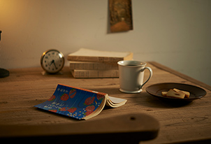 旬の果物への愛が詰まったエッセイ『夜中にジャムを煮る』