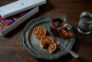 「マ・タルト・ファヴォリット」と紅茶のペアリングを楽しむ