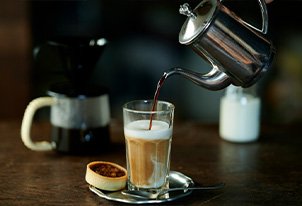 オーツミルクのカフェラテと「マ・タルト・ファヴォリット」の出会い