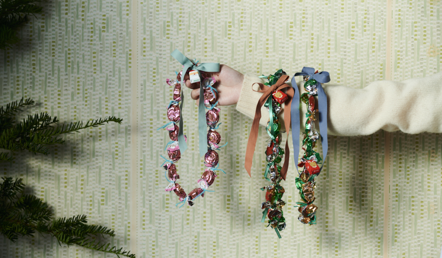 モロゾフ「クリスマスサプライズ」でレイ作り