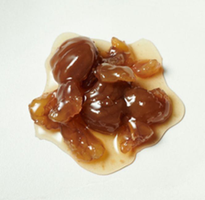 Walnut コリッと食感のクルミ　Tart 薄く焼き上げた サクサクのタルト　Fig プチプチ食感のいちじく　Caramel とろける柔らかさの キャラメルフィリング