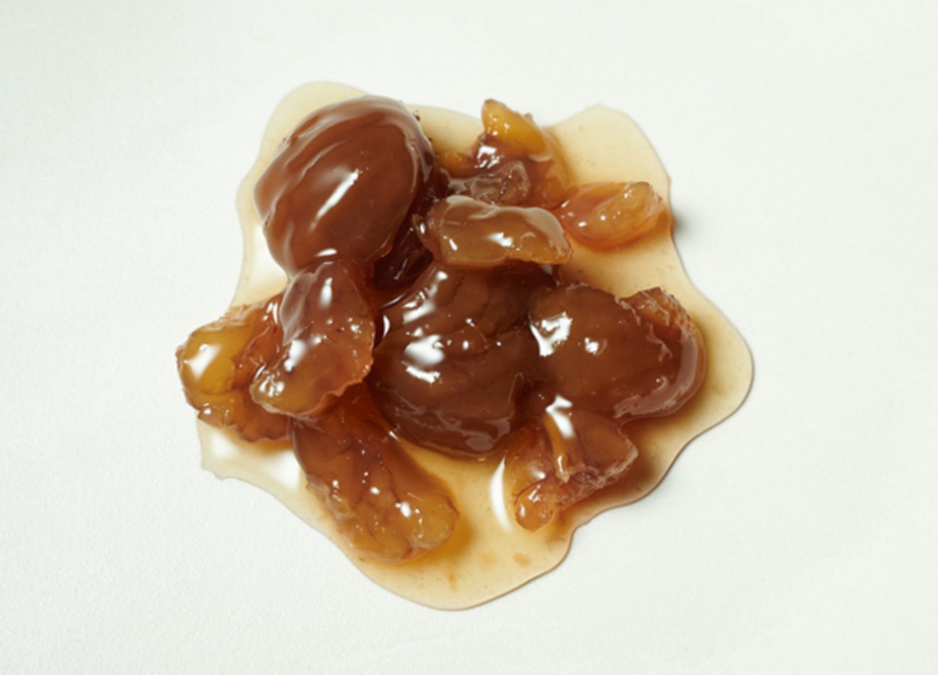 Walnut コリッと食感のクルミ　Tart 薄く焼き上げた サクサクのタルト　Fig プチプチ食感のいちじく　Caramel とろける柔らかさの キャラメルフィリング