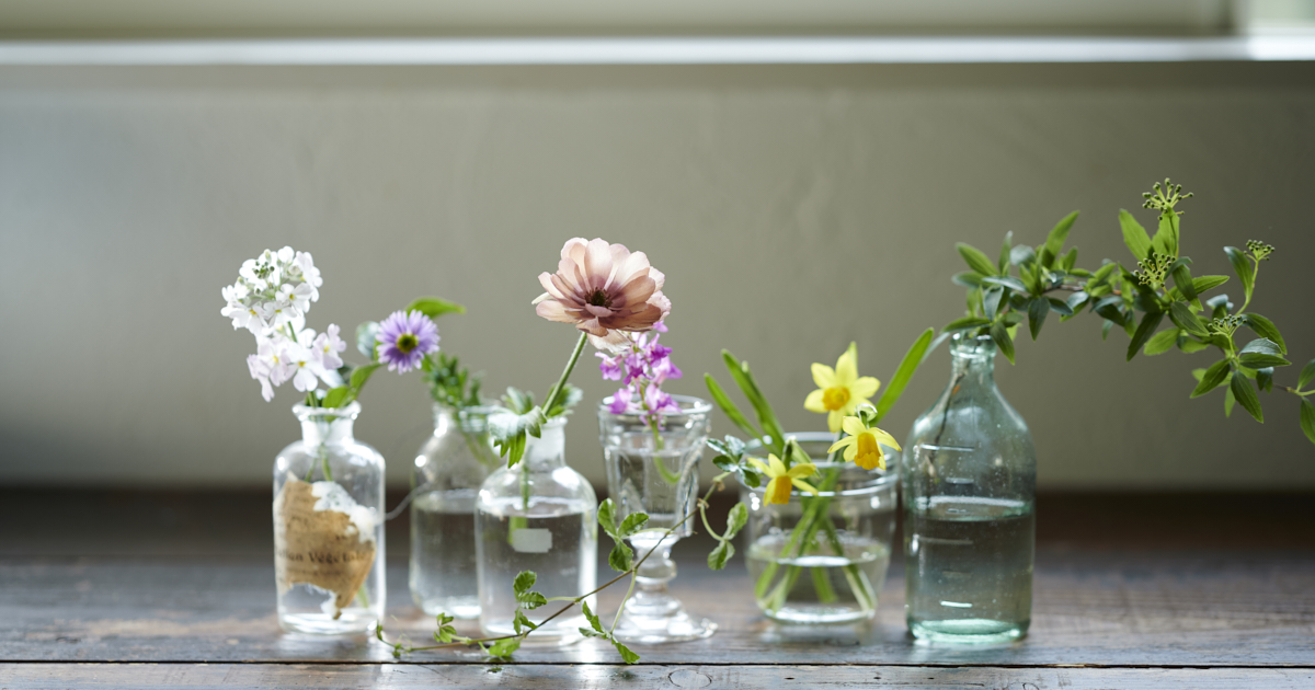 暮らしに花を取り入れやすくなる、お気に入りの一輪挿し